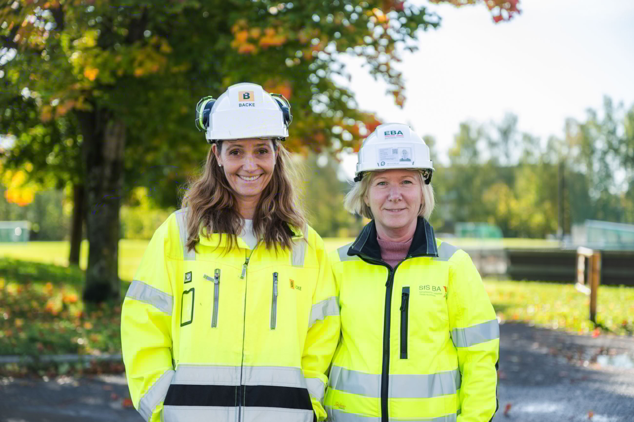 Kristin Wold Jenssen (HMS-sjef i Backe Entreprenør), og Lene Jønsson (fagsjef HMS i EBA og daglig leder i Samarbeid for Sikkerhet i Bygg og Anlegg, SfS BA).