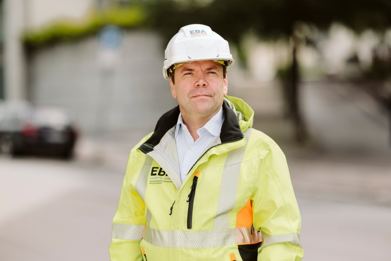 – Vi er svært glade for at næringsministeren nå så tydelig slår fast at offentlige oppdragsgivere må gå gjennom sin kontraktspraksis. Det er et viktig grep for å nå våre felles mål om effektiv gjennomføring, færre konflikter og bedre bruk av offentlige midler, sier Audun Blegen, administrerende direktør i EBA.