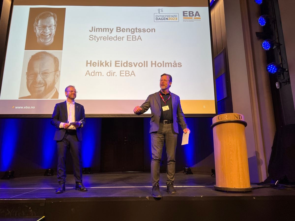 Heikki E. Holmås og Jimmy Bengtson på scenen under Entreprenørdagen