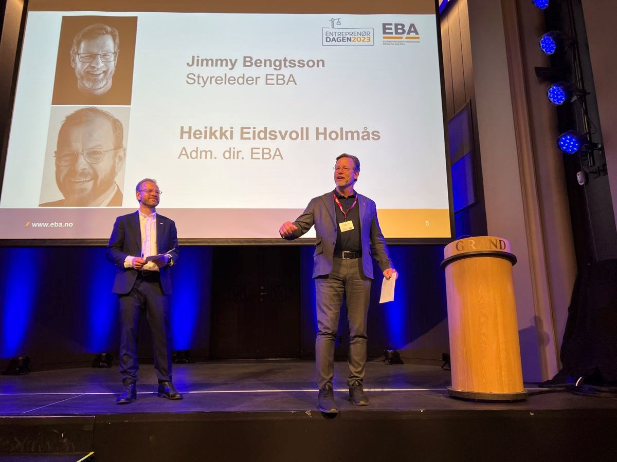 Heikki E. Holmås og Jimmy Bengtson på scenen under Entreprenørdagen